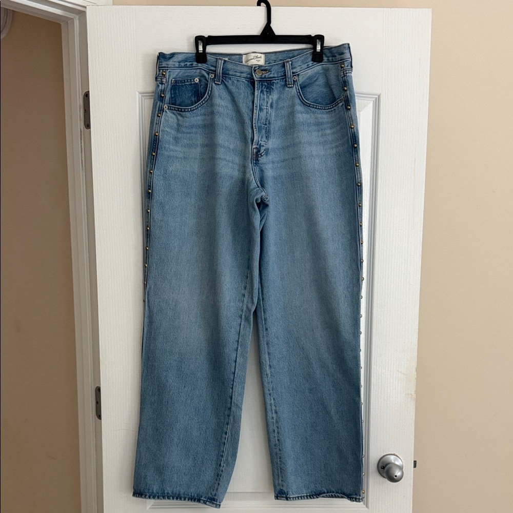 Universal Thread Mid Rise Relaxed fit Jeans